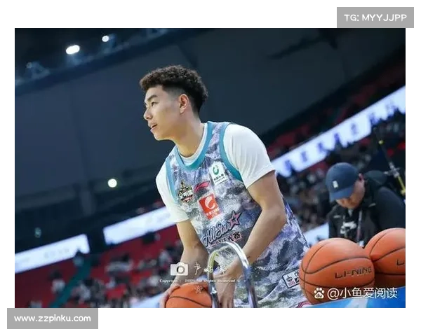 上海男篮抵达深圳,李秋平和卢伟热聊,李添荣潇洒,李弘权看NBA 上海男篮抵达深圳,李秋平和卢伟热聊,李添荣潇洒,李弘权看NBA